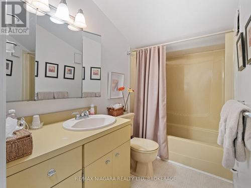 735 Niagara Boulevard, Fort Erie (Central), ON - Indoor Photo Showing Bathroom