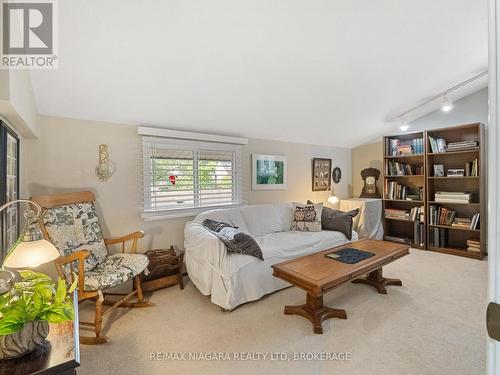 735 Niagara Boulevard, Fort Erie (Central), ON - Indoor Photo Showing Living Room