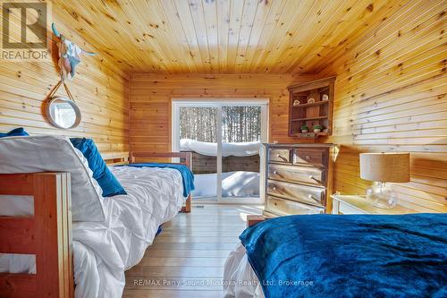 587 Centre Road, Mckellar, ON - Indoor Photo Showing Bedroom
