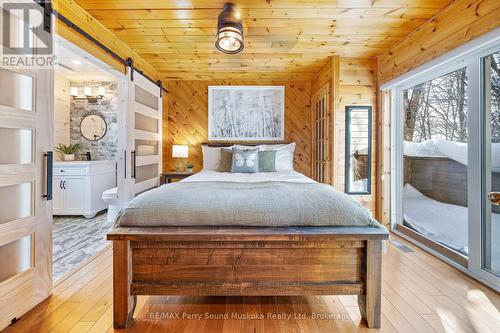 587 Centre Road, Mckellar, ON - Indoor Photo Showing Bedroom