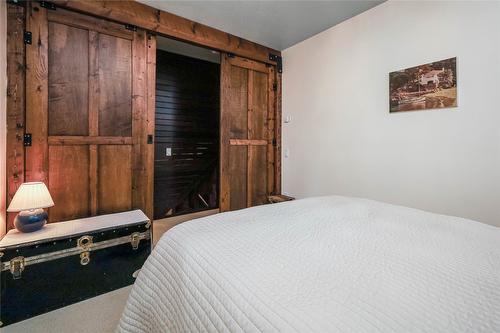 2462 Castlestone Drive, Invermere, BC - Indoor Photo Showing Bedroom