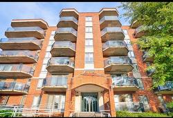 406-520 Boul. de la Côte-Vertu  Montréal (Saint-Laurent), QC H4L 1X9