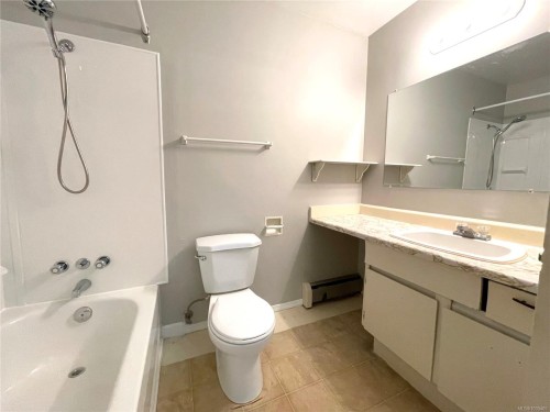 17-3271 Cowichan Lake Rd, Duncan, BC - Indoor Photo Showing Bathroom