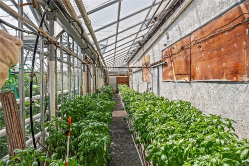 6070 Oldfield Rd, Saanich, BC 