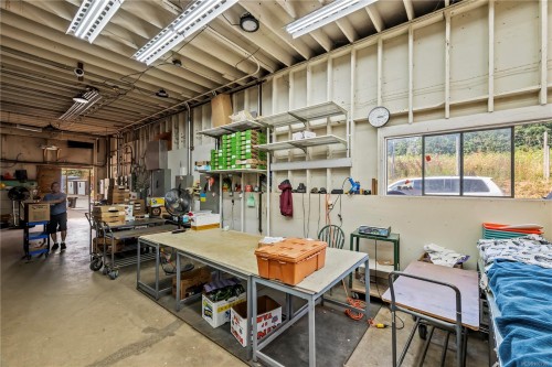 6070 Oldfield Rd, Saanich, BC 