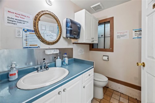 6070 Oldfield Rd, Saanich, BC 