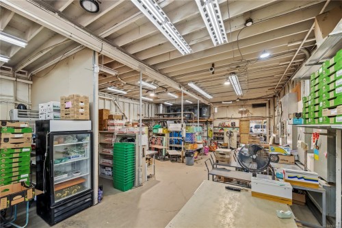 6070 Oldfield Rd, Saanich, BC 