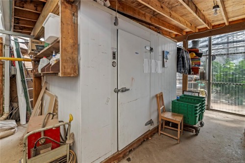 6070 Oldfield Rd, Saanich, BC 