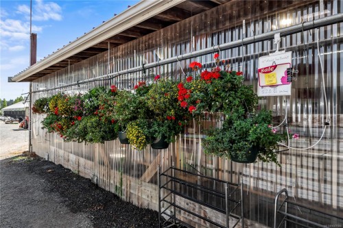 6070 Oldfield Rd, Saanich, BC 