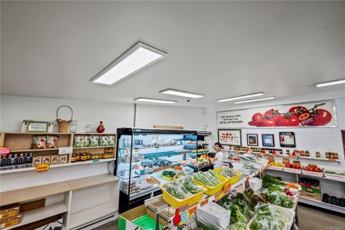 6070 Oldfield Rd, Saanich, BC 