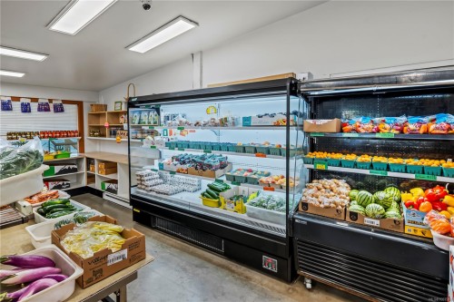 6070 Oldfield Rd, Saanich, BC 