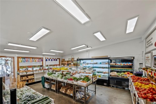 6070 Oldfield Rd, Saanich, BC 