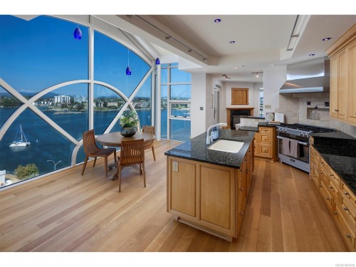 1201-21 Dallas Rd, Victoria, BC - Indoor Photo Showing Kitchen