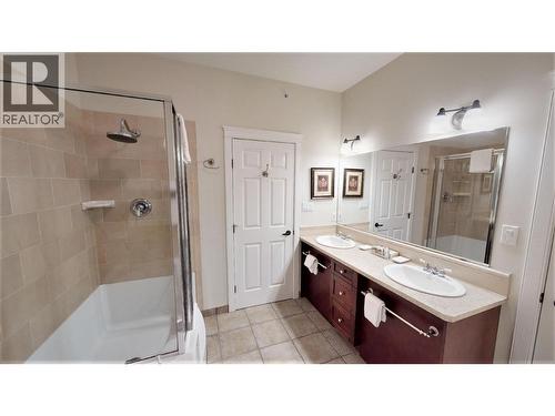 200 Bighorn Boulevard Unit# 234 B, Radium Hot Springs, BC - Indoor Photo Showing Bathroom