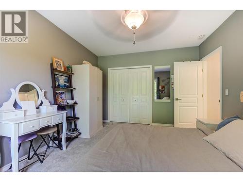 Primary bedroom in suite - 1420 Bentien Road, Kelowna, BC - Indoor