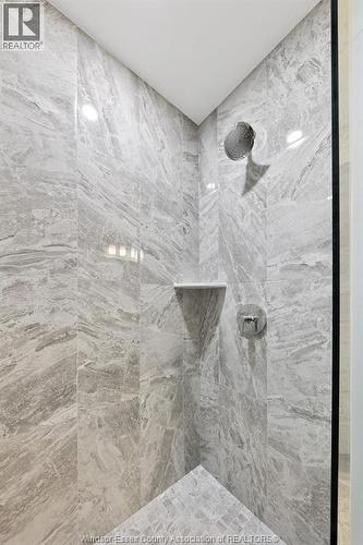 716 Brownstone Unit# 508, Tecumseh, ON - Indoor Photo Showing Bathroom