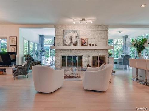 Salon - 7 Place De Briey, Lorraine, QC - Indoor Photo Showing Living Room With Fireplace