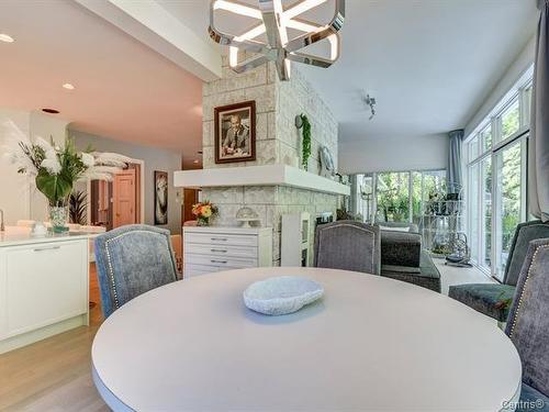 Coin-repas - 7 Place De Briey, Lorraine, QC - Indoor Photo Showing Dining Room