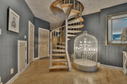 Escalier - 7 Place De Briey, Lorraine, QC - Indoor