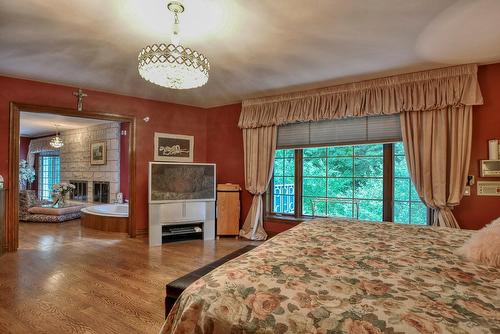 Chambre à coucher principale - 7 Place De Briey, Lorraine, QC - Indoor Photo Showing Bedroom