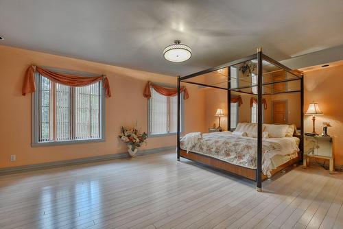 Chambre à coucher - 7 Place De Briey, Lorraine, QC - Indoor Photo Showing Bedroom