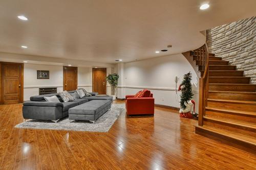 Salle familiale - 7 Place De Briey, Lorraine, QC - Indoor