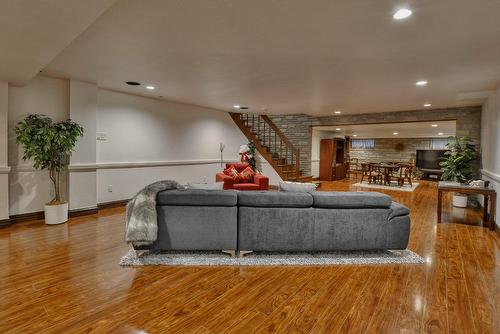 Salle familiale - 7 Place De Briey, Lorraine, QC - Indoor Photo Showing Other Room