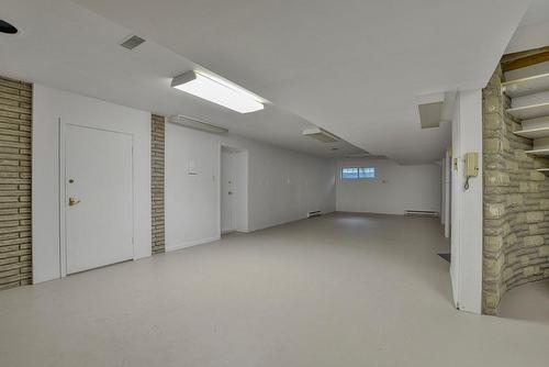 Atelier - 7 Place De Briey, Lorraine, QC - Indoor