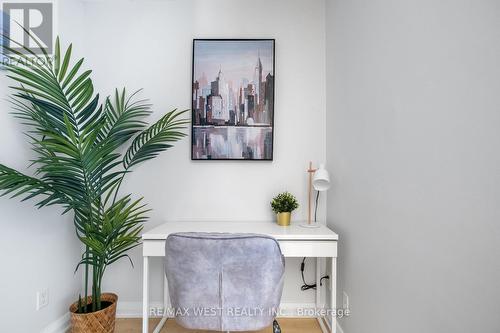 704 - 155 Yorkville Avenue, Toronto, ON - Indoor Photo Showing Office