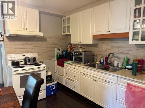 954 Glover Road, Trail, BC - Indoor Photo Showing Kitchen With Double Sink
