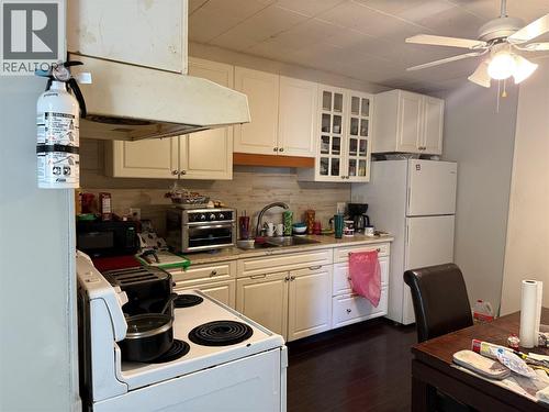 954 Glover Road, Trail, BC - Indoor Photo Showing Kitchen With Double Sink