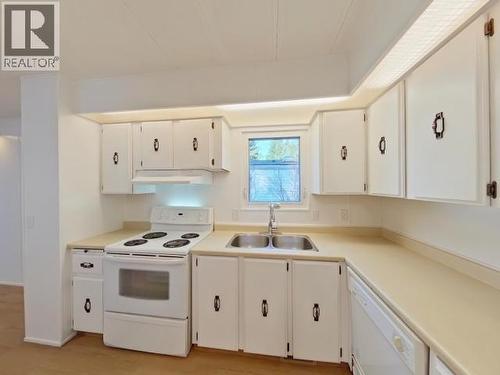 47-6271 Mcandrew Ave, Powell River, BC - Indoor Photo Showing Kitchen With Double Sink
