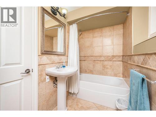 7850 Old Kamloops Road, Vernon, BC - Indoor Photo Showing Bathroom