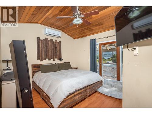 7850 Old Kamloops Road, Vernon, BC - Indoor Photo Showing Bedroom