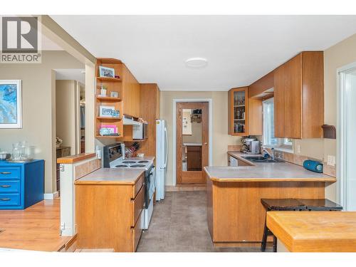 7850 Old Kamloops Road, Vernon, BC - Indoor Photo Showing Kitchen With Double Sink