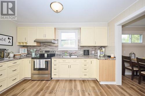 349 Bassett Avenue, Fort Erie (Lakeshore), ON - Indoor Photo Showing Kitchen