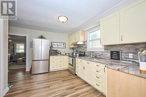 349 Bassett Avenue, Fort Erie (Lakeshore), ON - Indoor Photo Showing Kitchen