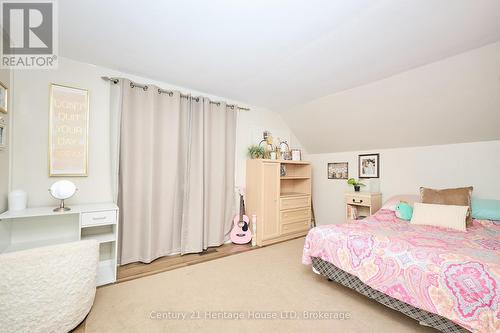 349 Bassett Avenue, Fort Erie (Lakeshore), ON - Indoor Photo Showing Bedroom