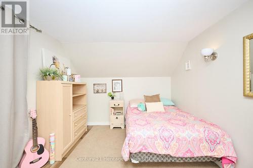 349 Bassett Avenue, Fort Erie (Lakeshore), ON - Indoor Photo Showing Bedroom