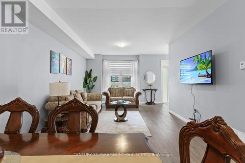 153 Summersides Boulevard, Pelham, ON - Indoor Photo Showing Living Room
