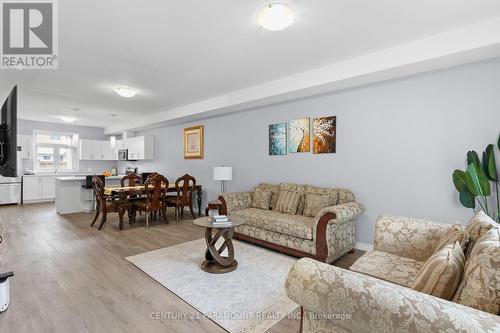 153 Summersides Boulevard, Pelham, ON - Indoor Photo Showing Living Room