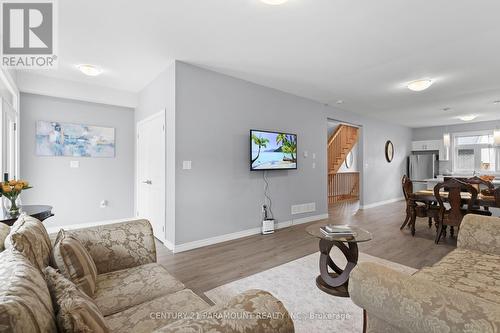 153 Summersides Boulevard, Pelham, ON - Indoor Photo Showing Living Room
