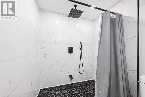 11 Mcwatters Street, Hamilton, ON - Indoor Photo Showing Bathroom