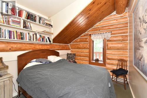 3740 Cameron Road, Eagle Bay, BC - Indoor Photo Showing Bedroom
