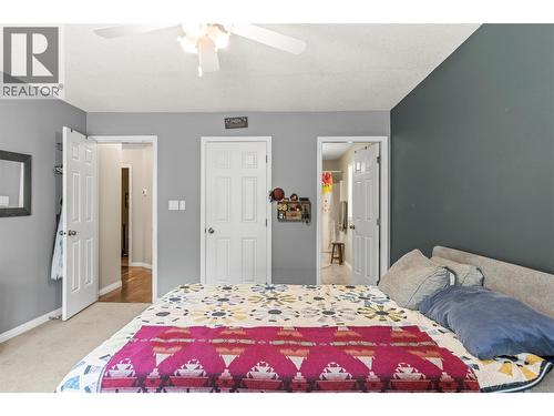 2907 Gyp Road, Falkland, BC - Indoor Photo Showing Bedroom