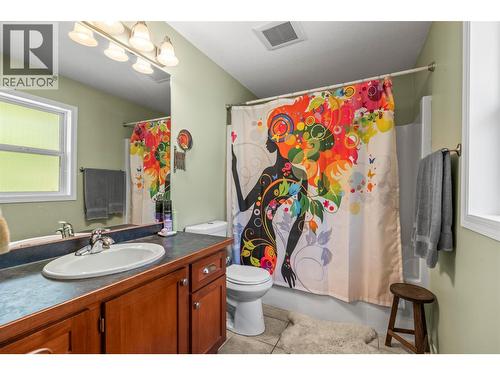 2907 Gyp Road, Falkland, BC - Indoor Photo Showing Bathroom