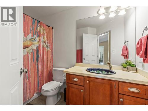2907 Gyp Road, Falkland, BC - Indoor Photo Showing Bathroom