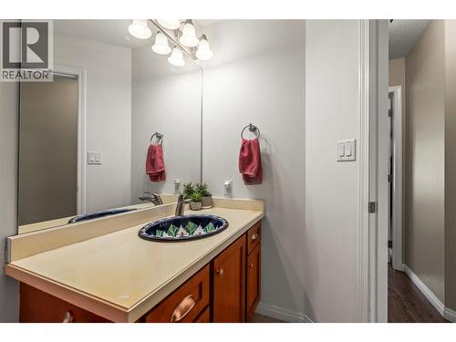 2907 Gyp Road, Falkland, BC - Indoor Photo Showing Bathroom