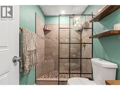 2907 Gyp Road, Falkland, BC - Indoor Photo Showing Bathroom