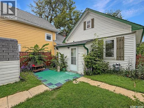 239 8Th Avenue Ne, Swift Current, SK - Outdoor